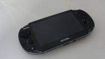 進化と退化を併せ持った「PlayStation Vita」ファーストインプレッション