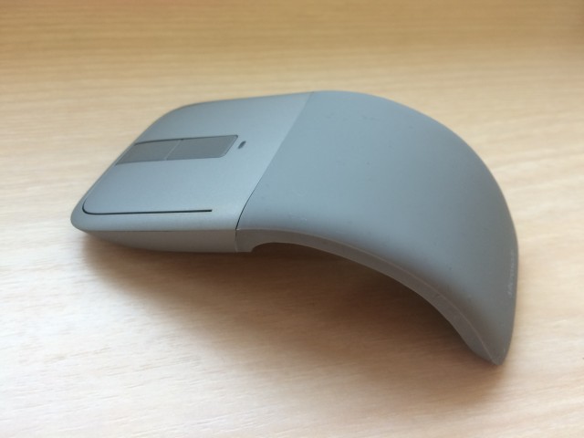 携帯性に優れたマイクロソフトのマウス「Arc Touch Bluetooth Mouse」