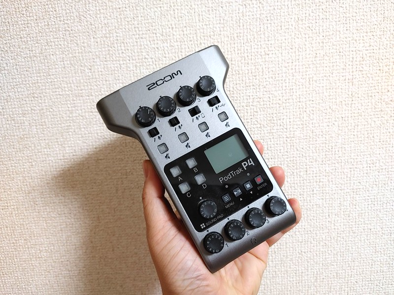 Clubhouseの外部マイクや録音、多地点ポッドキャストの収録にビデオ会議の書き起こしもできる「ZOOM PodTrak P4」が便利すぎる